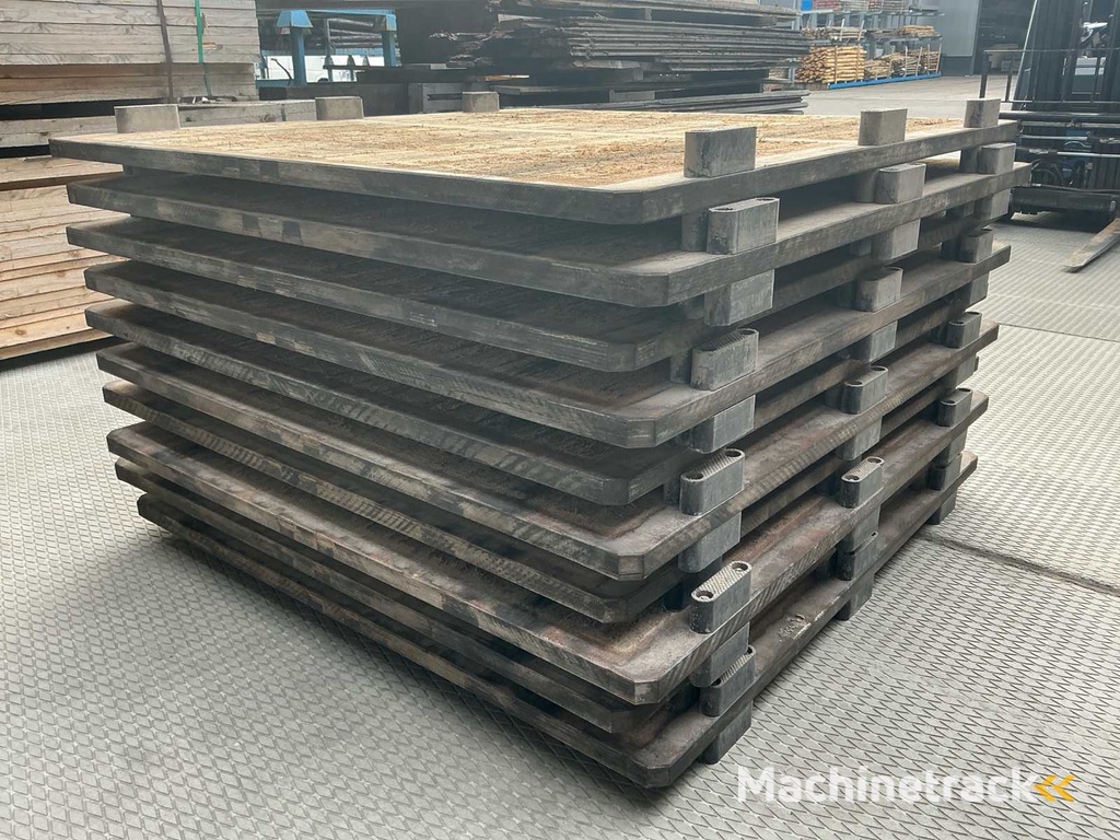 Ultra Hard Plywood 1450x1450x40 Bouwhout