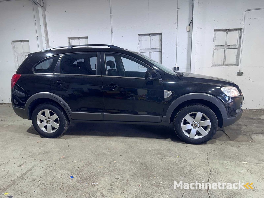 Chevrolet - Captiva - 2.4i Style - 74-TJ-SX