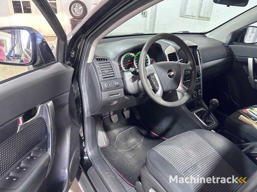 Chevrolet - Captiva - 2.4i Style - 74-TJ-SX