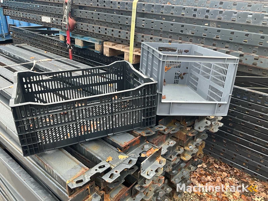 Partij kunststof kratten