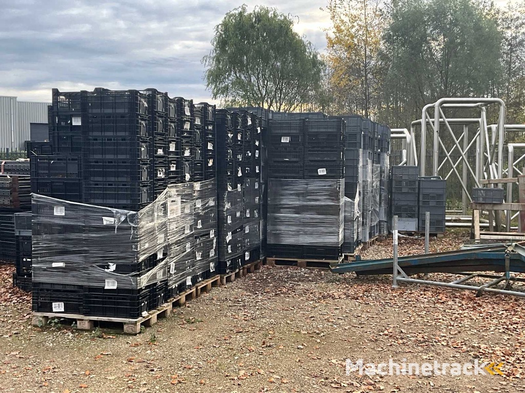 Partij kunststof kratten