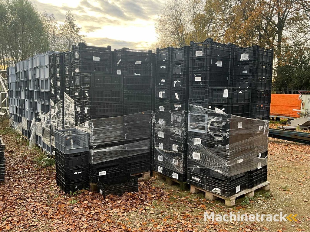 Partij kunststof kratten