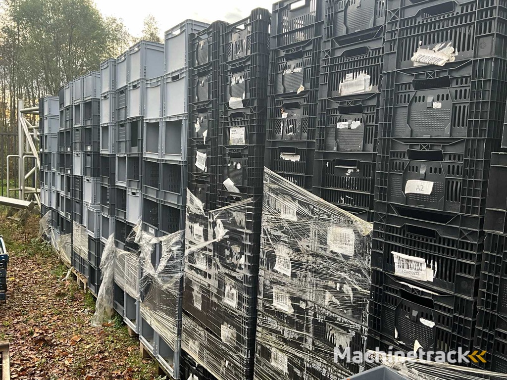 Partij kunststof kratten