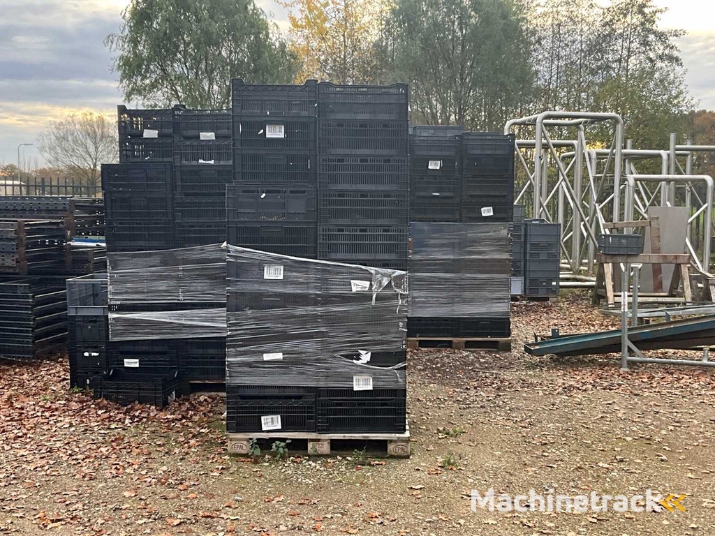 Partij kunststof kratten