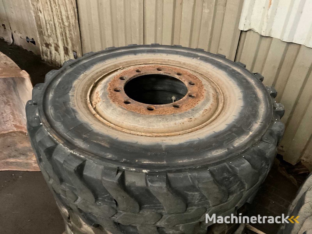 mobiele graafmachine banden (4x)