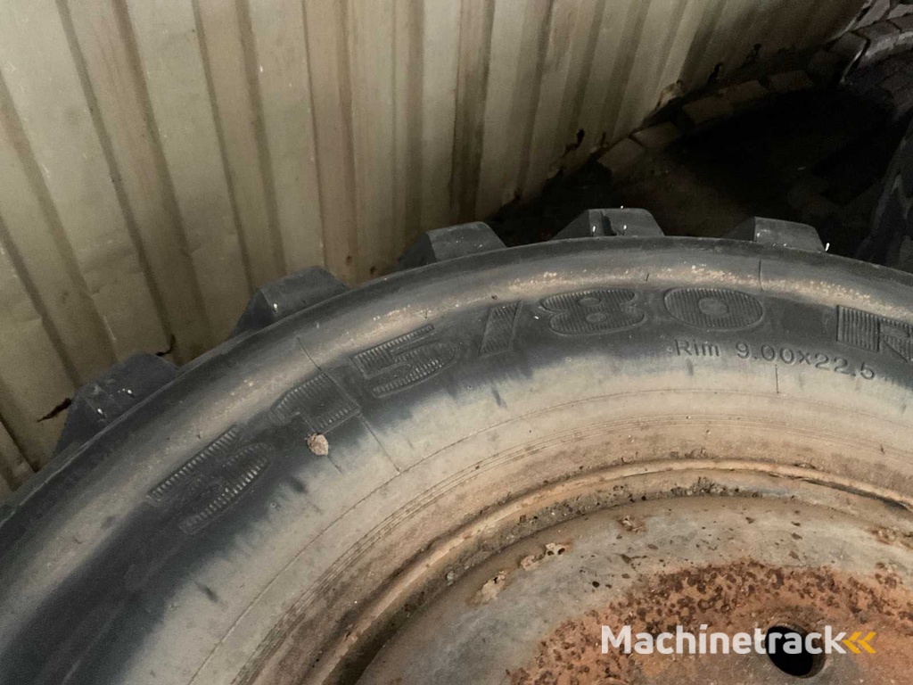 mobiele graafmachine banden (4x)