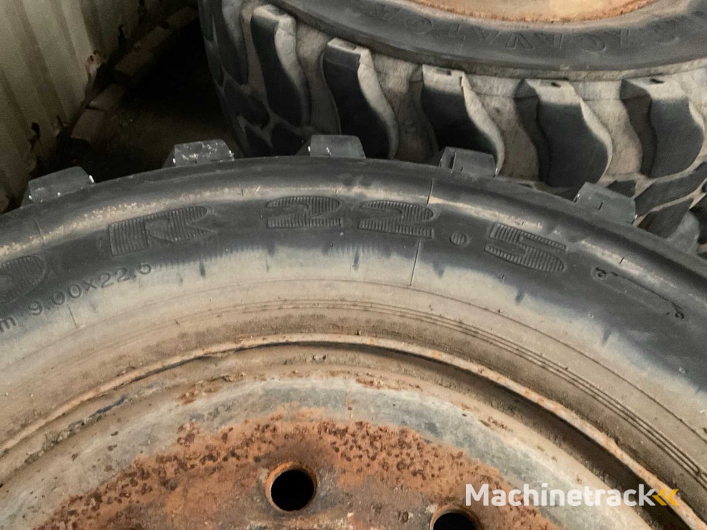 mobiele graafmachine banden (4x)