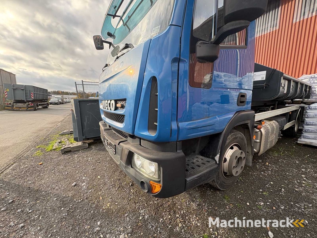 IVECO Cargo haakarm uit 2015 – incl. 3 containers