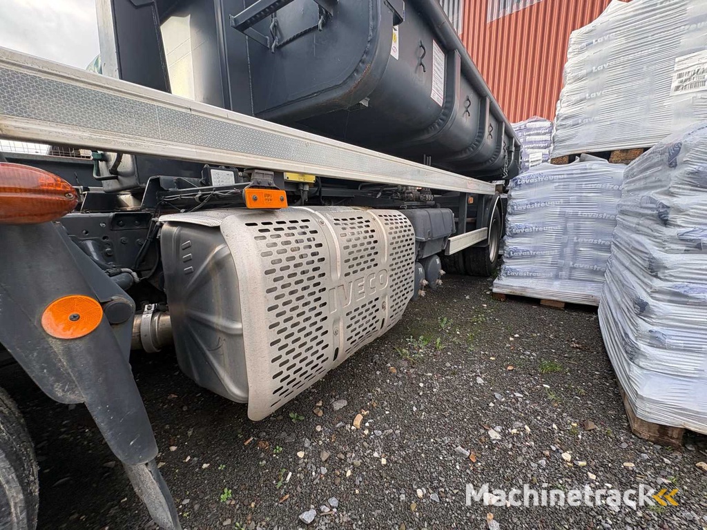 IVECO Cargo haakarm uit 2015 – incl. 3 containers