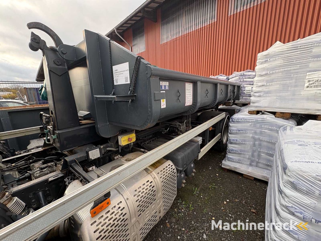 IVECO Cargo haakarm uit 2015 – incl. 3 containers