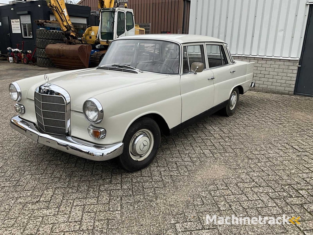 Mercedes Benz 200 Oldtimer von 1966