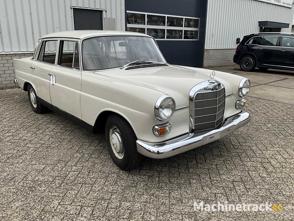 Mercedes Benz 200 Oldtimer von 1966