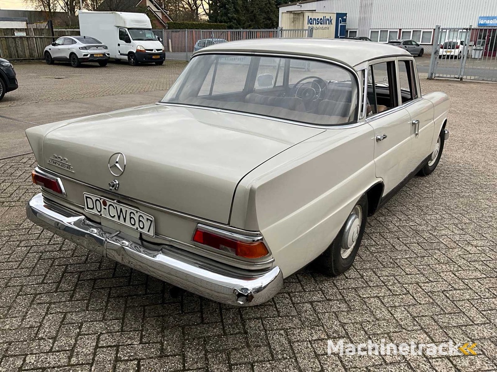 Mercedes Benz 200 Oldtimer von 1966