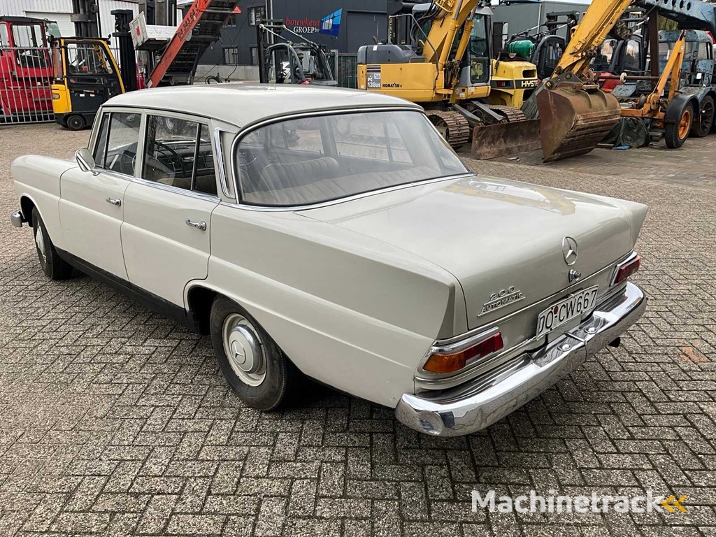 Mercedes Benz 200 Oldtimer von 1966