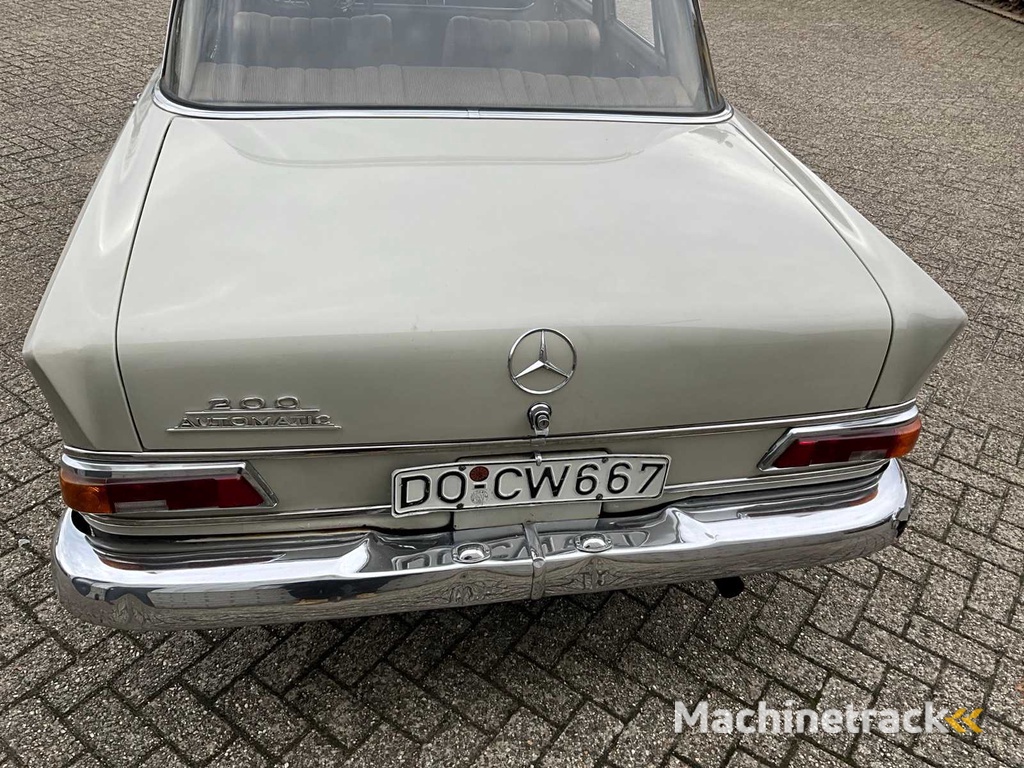 Mercedes Benz 200 Oldtimer von 1966
