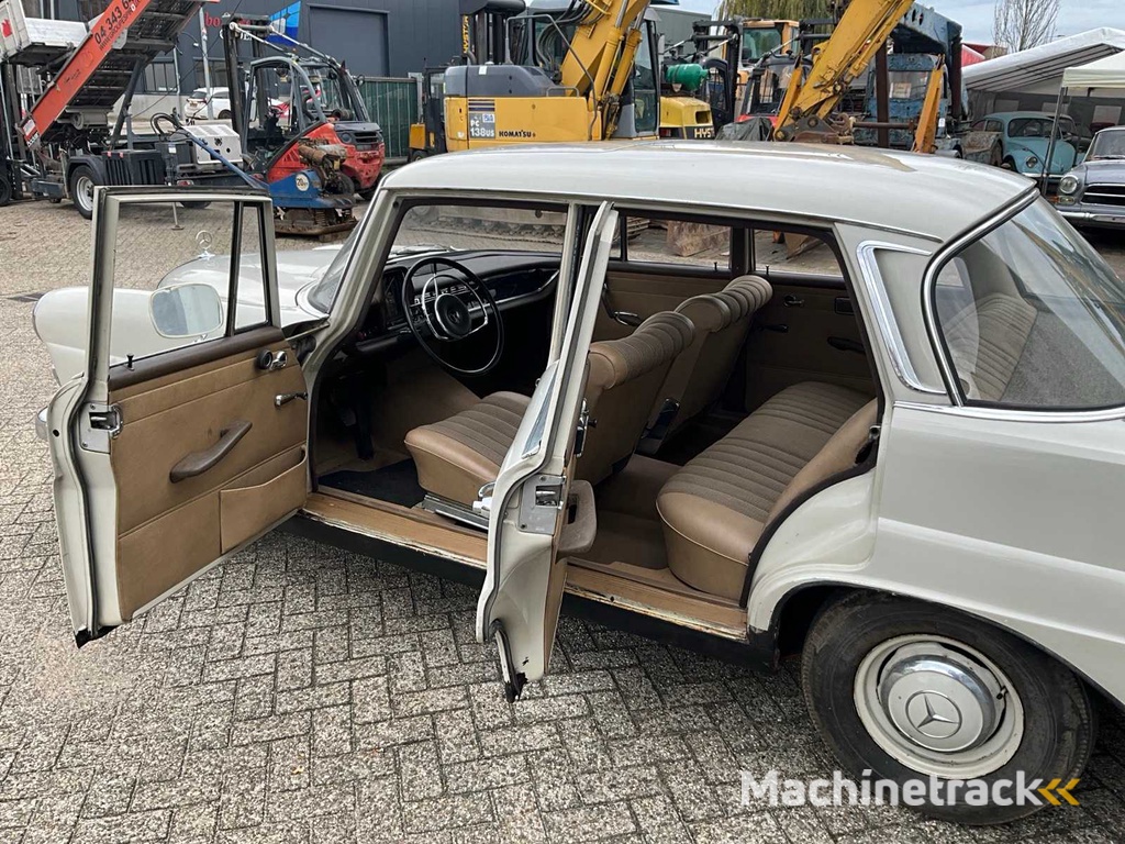 Mercedes Benz 200 Oldtimer von 1966