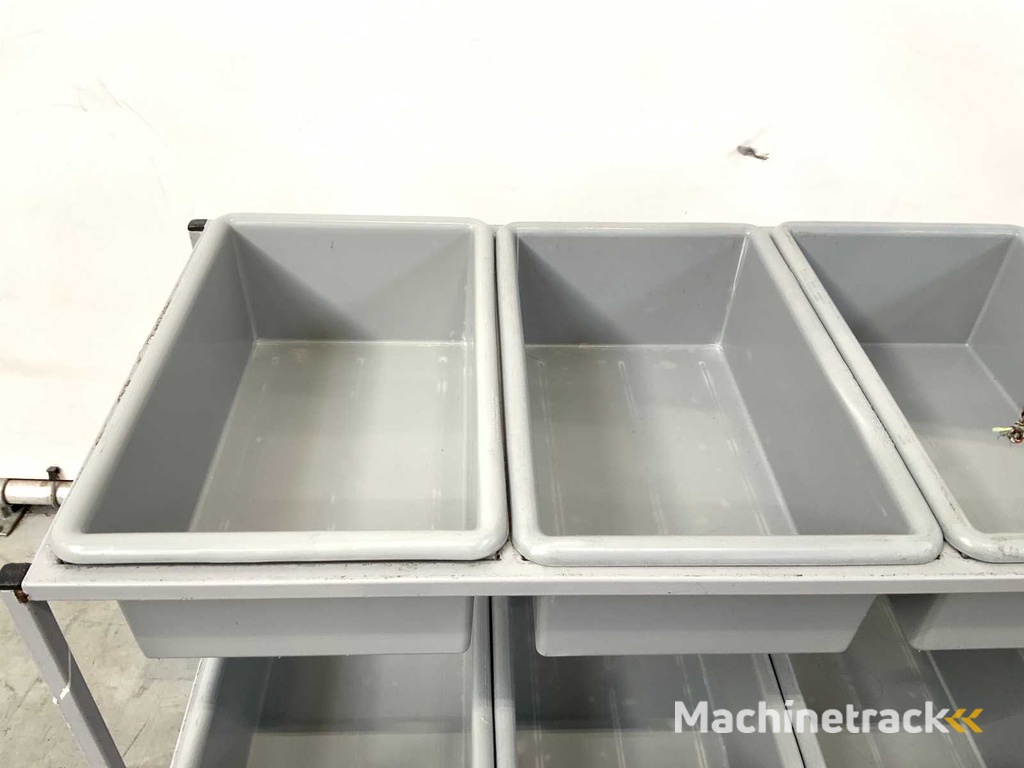 Wagen mit Behältern (4x)