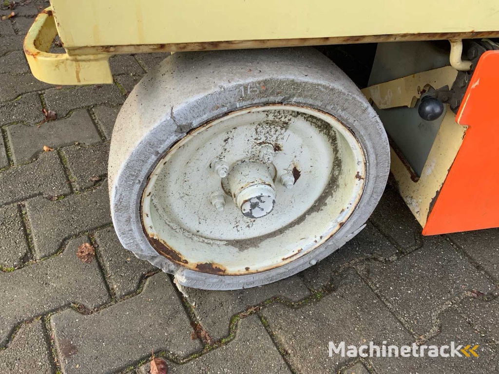 2001 JLG 3246-E2 Schaarhoogwerker