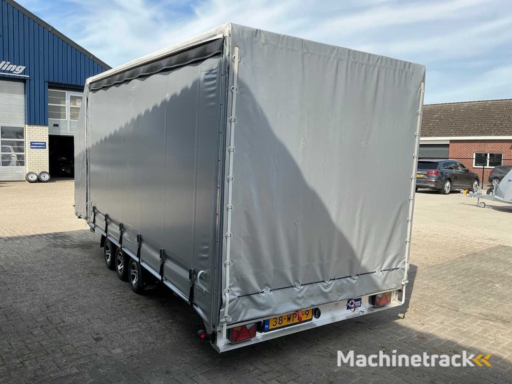 Blyss Silverstone light Trailer