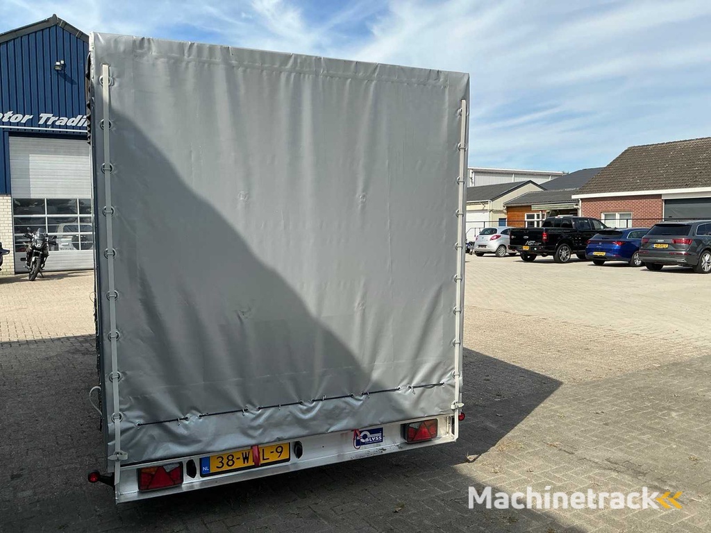 Blyss Silverstone light Trailer