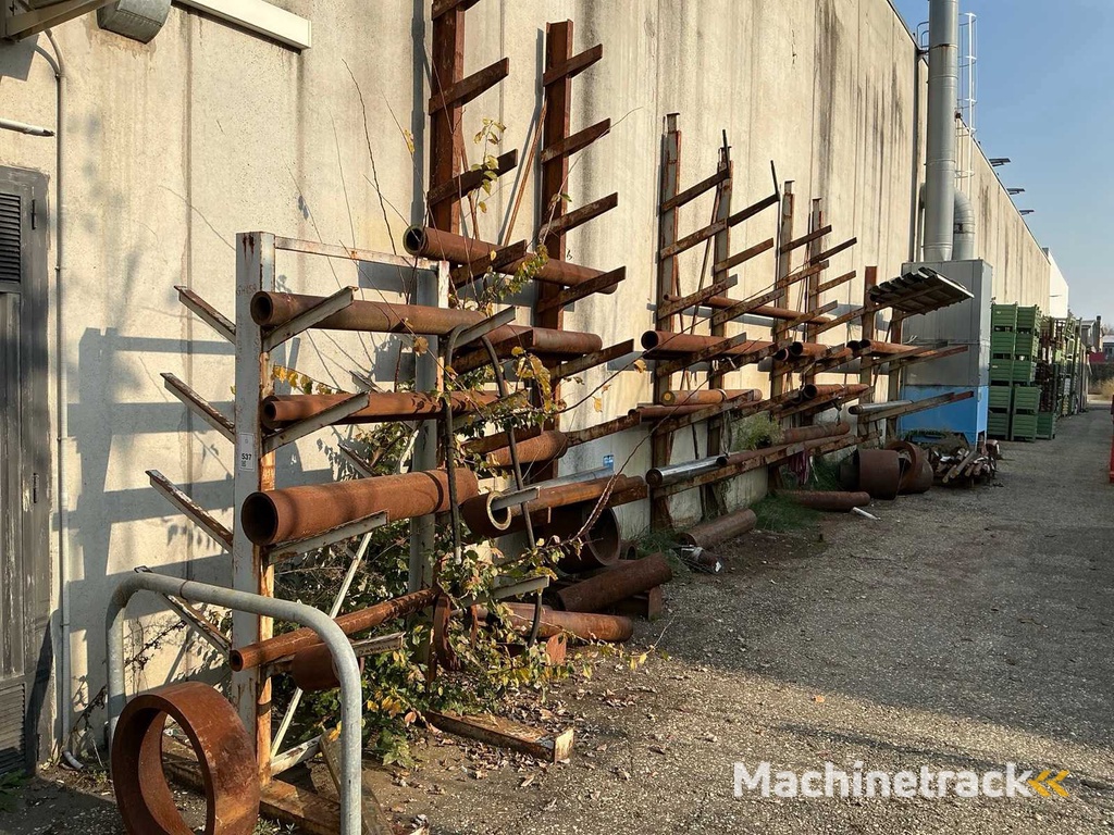 Restjes van holle en massieve rondjes