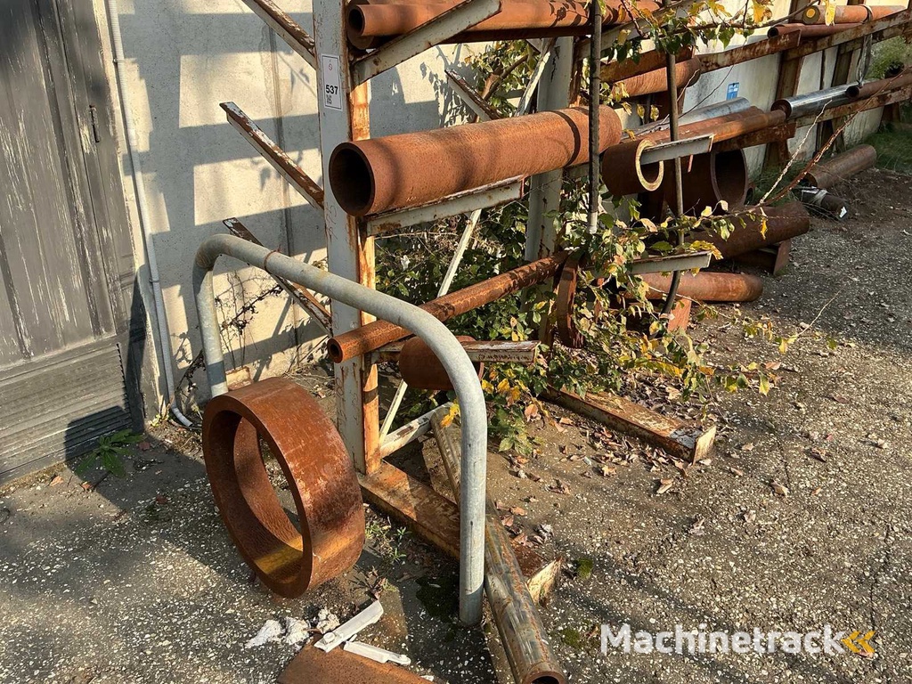 Restjes van holle en massieve rondjes