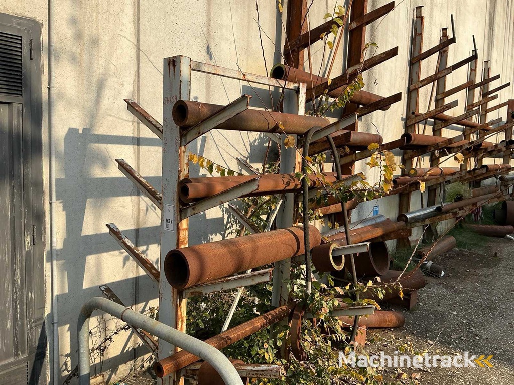 Restjes van holle en massieve rondjes
