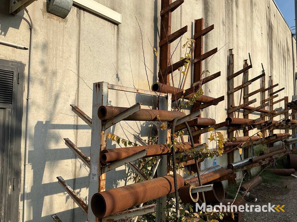 Restjes van holle en massieve rondjes