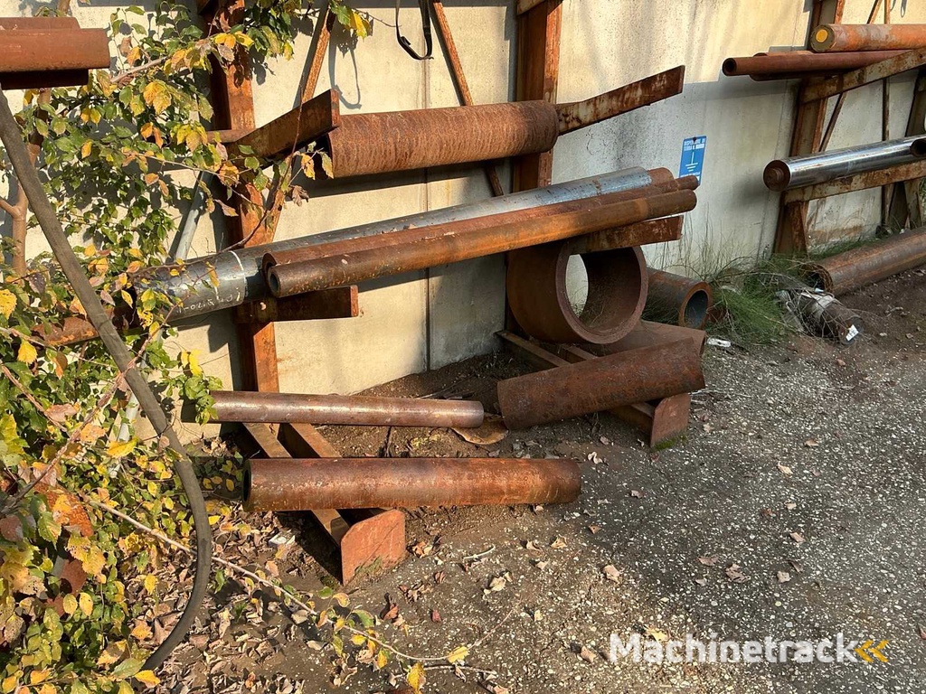 Restjes van holle en massieve rondjes