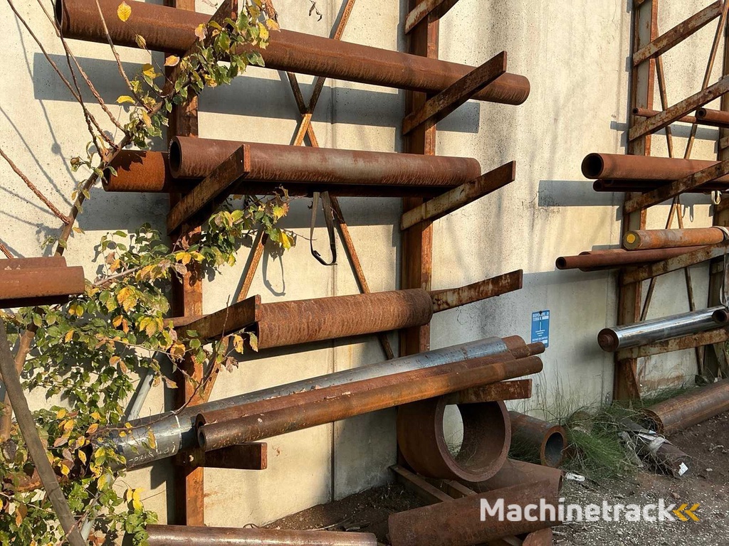 Restjes van holle en massieve rondjes