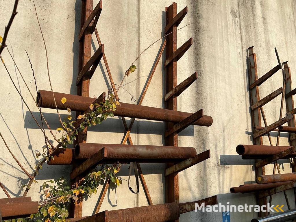 Restjes van holle en massieve rondjes