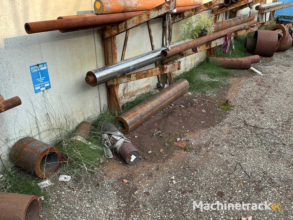 Restjes van holle en massieve rondjes