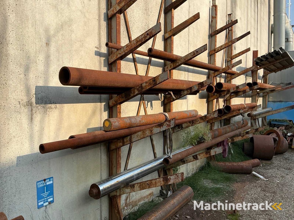 Restjes van holle en massieve rondjes