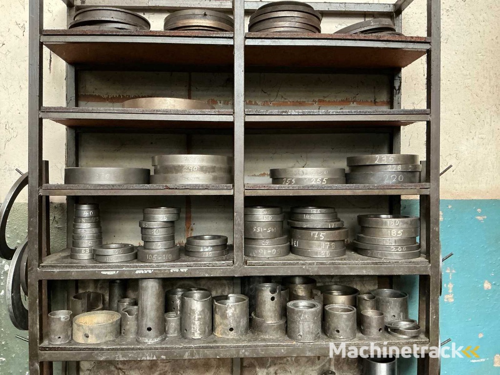 Tools for vertical indoor sanders