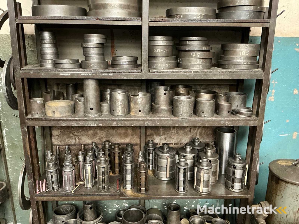 Tools for vertical indoor sanders