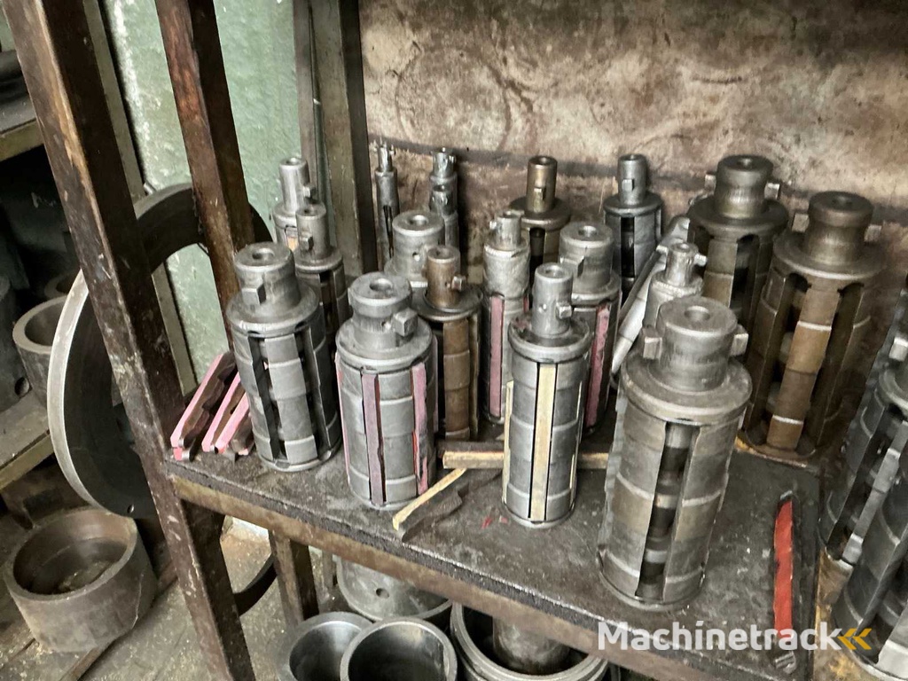 Tools for vertical indoor sanders