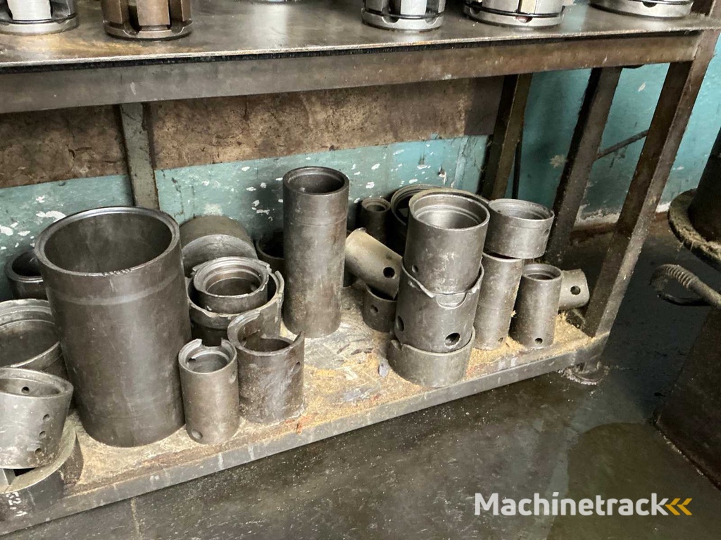 Tools for vertical indoor sanders