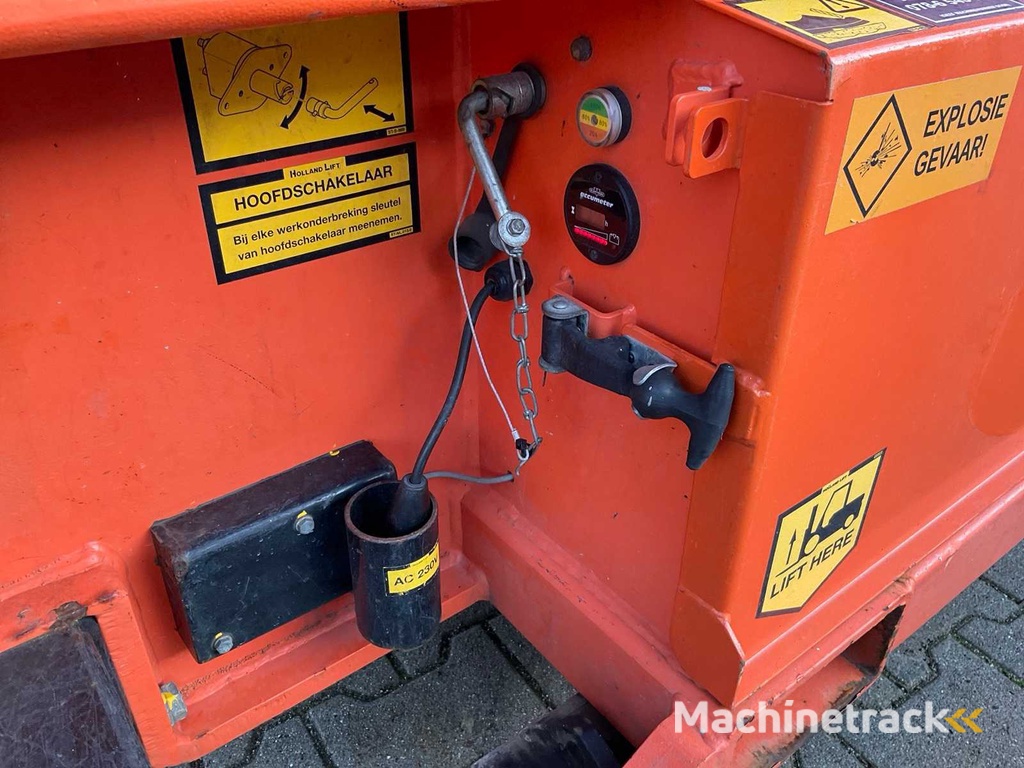 2013 Holland Lift HL-11816 Hoogwerker