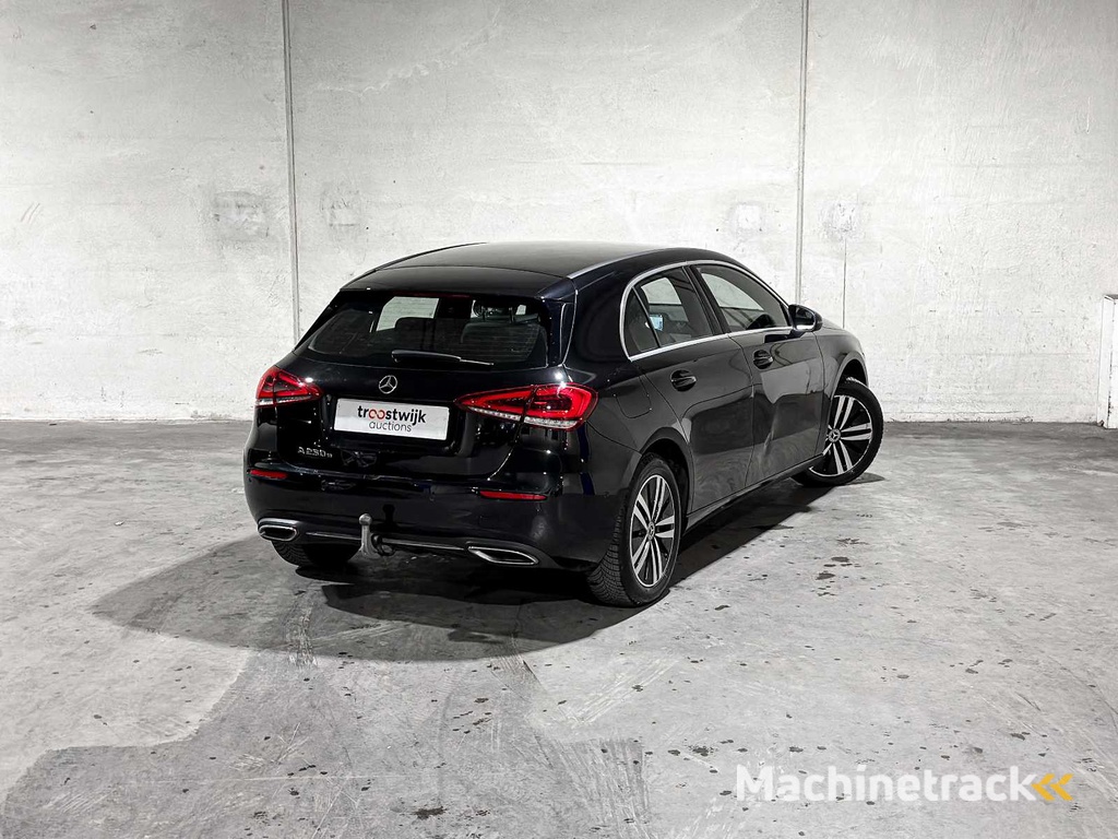 Mercedes-Benz A250e Luxury Line 160hp 2022, R-122-NX
