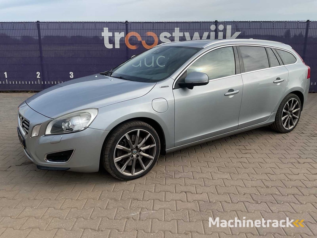 2013 - Volvo - V60 - 2.4 D6 AWD Pl.i.Pu.L - PKW
