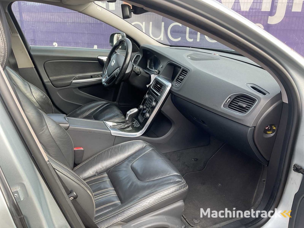 2013 - Volvo - V60 - 2.4 D6 AWD Pl.i.Pu.L - PKW