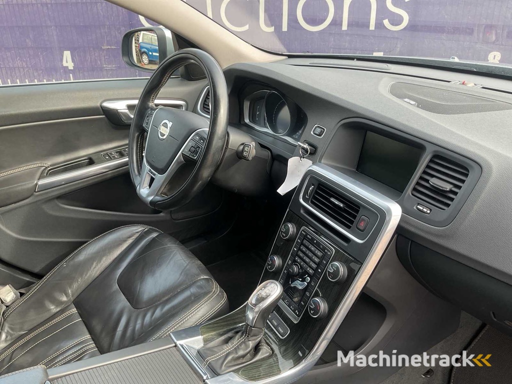 2013 - Volvo - V60 - 2.4 D6 AWD Pl.i.Pu.L - PKW