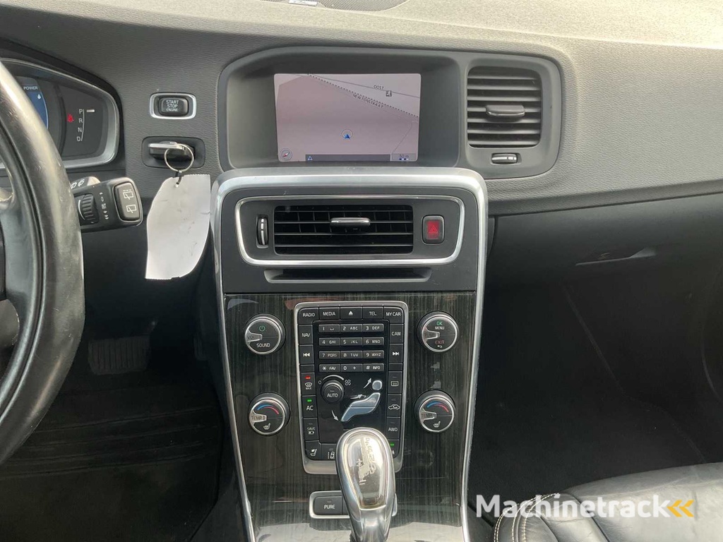 2013 - Volvo - V60 - 2.4 D6 AWD Pl.i.Pu.L - PKW