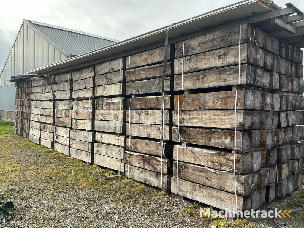 Radiata Pine 1500x300x300 Bouwhout