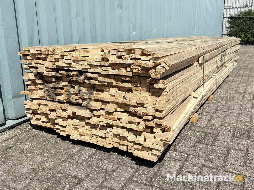 Vol pakket vuren houten latten