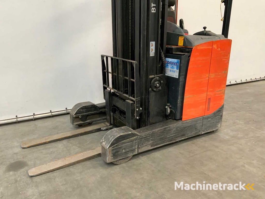 2010 BT RRE200E Reach truck