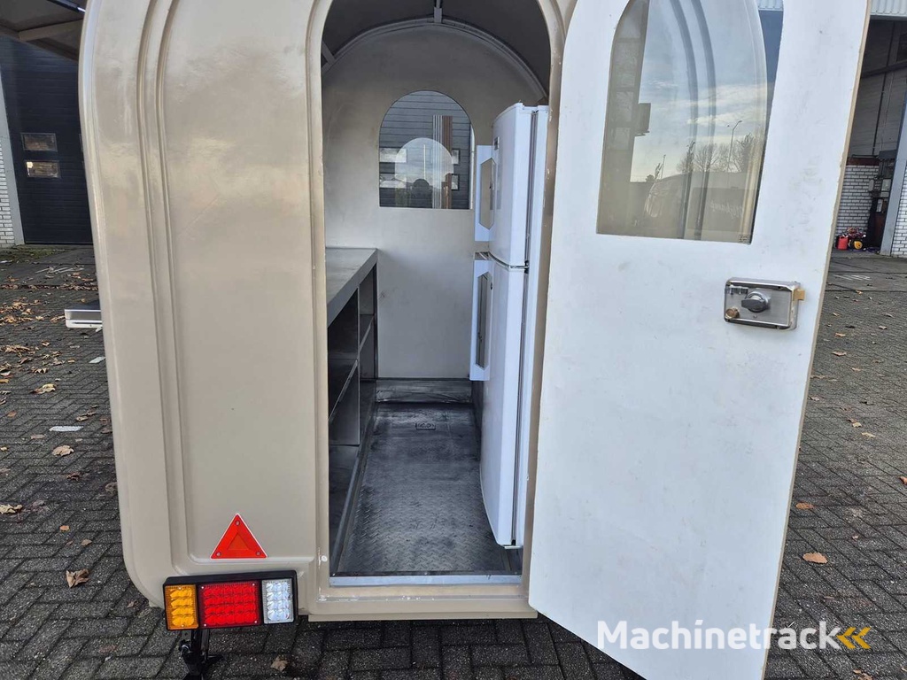 Food truck brown - 2025