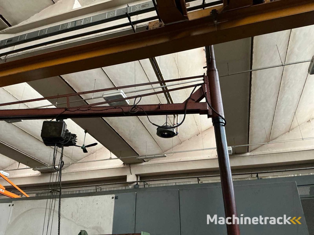 Zwenkkraan met kolom