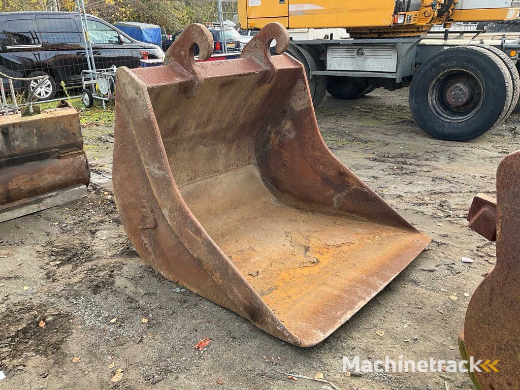 Beco Excavator Bucket CW30