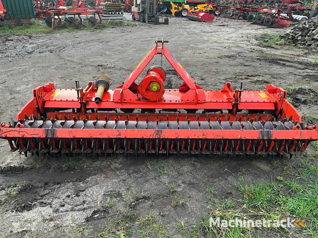 2004 Kuhn HRB302D Power harrow